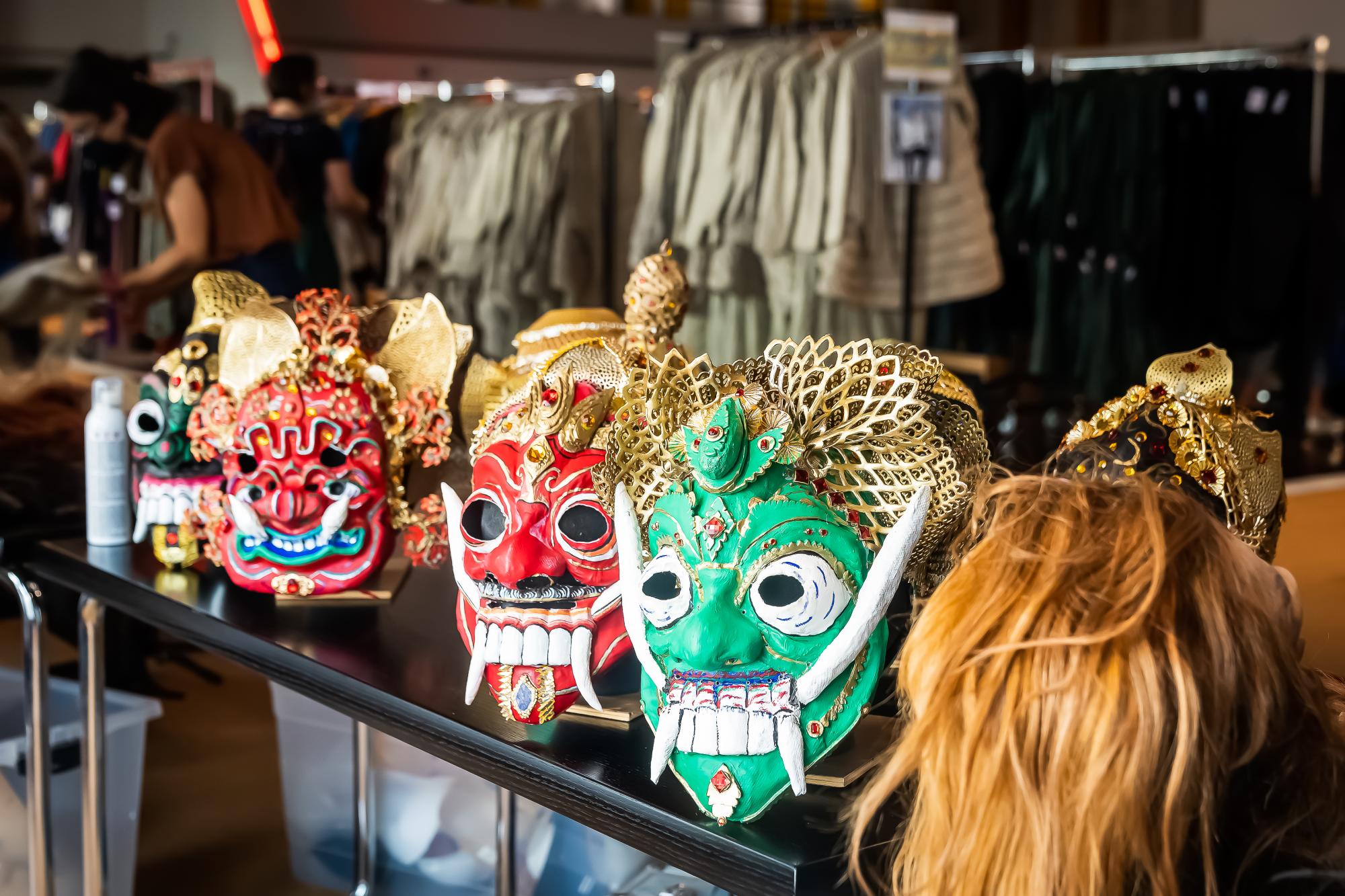 Balinesische Masken aus einem Theaterstück